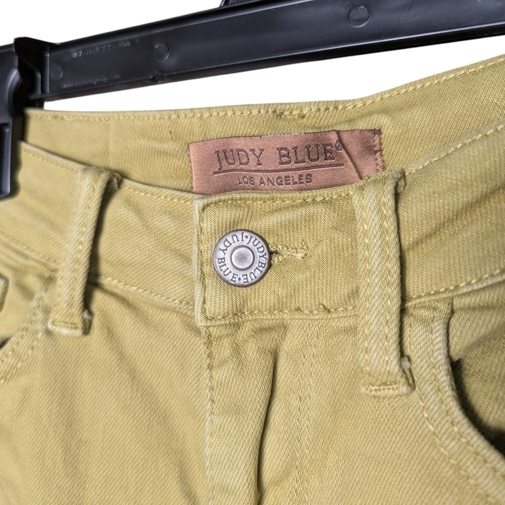 Judy Blue Women's Green/Yellow Frayed Hem Shorts Zipper Pockets Like New - Picture 3 of 10